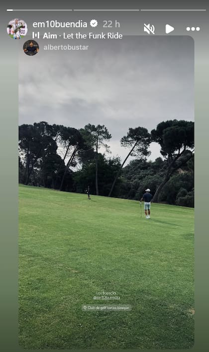 El futbolista disfrutó de un juego de golf junto a un amigo