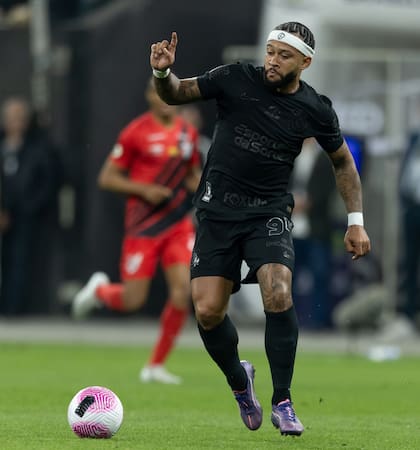 El futbolista neerlandés Memphis Depay fue la gran contratación de Corinthians este año, pero todavía no gravitó como se espera