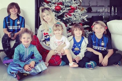 El futbolista, padre de sus tres hijos mayores, no le estaría pasando la cuota de alimentos correspondiente.