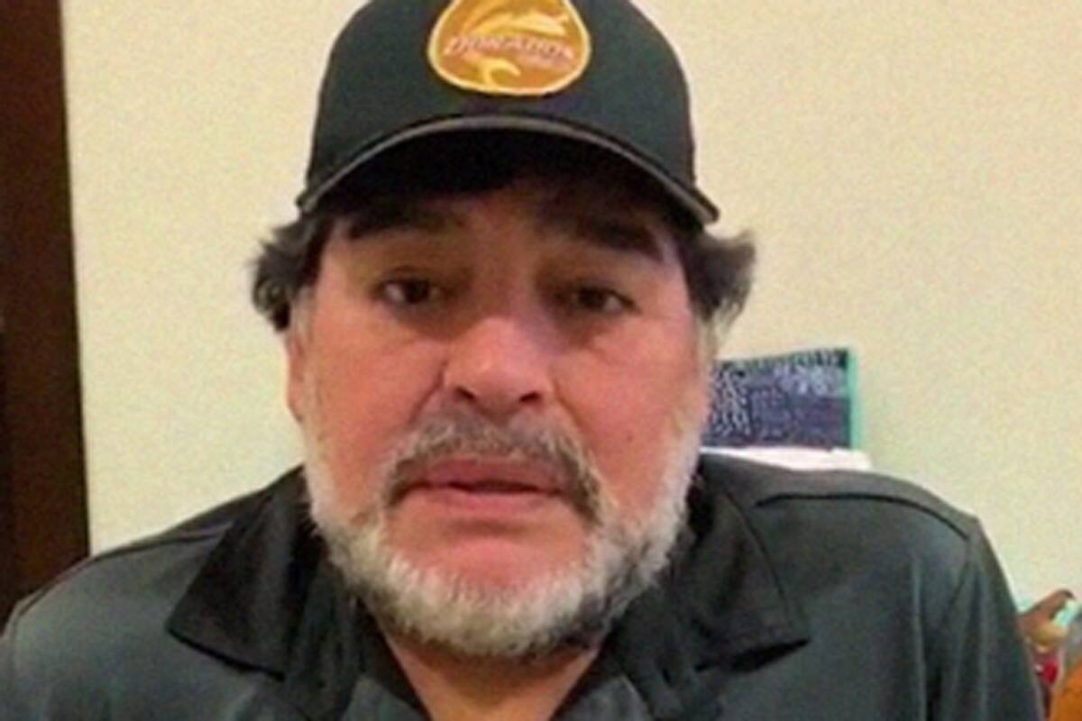 El futbolista regresó al país anoche, para someterse a una intervención quirúrgica en el hombro