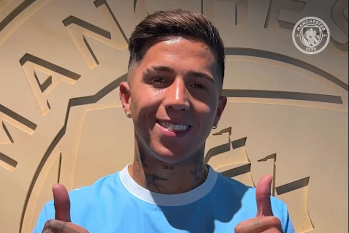 El futbolista se mostró muy feliz al elegir la camiseta