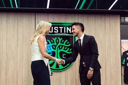 El futbolista Sebastián Driussi conoce a la reina Máxima de los Países Bajos