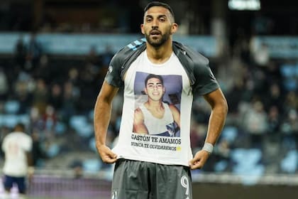 El futbolista volvió a recordar a su hermano a un año de su muerte