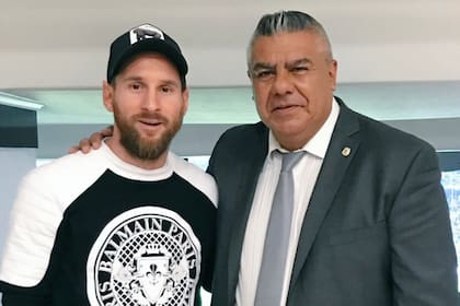El futbolista y el presidente de la AFA estuvieron en el Santiago Bernabéu