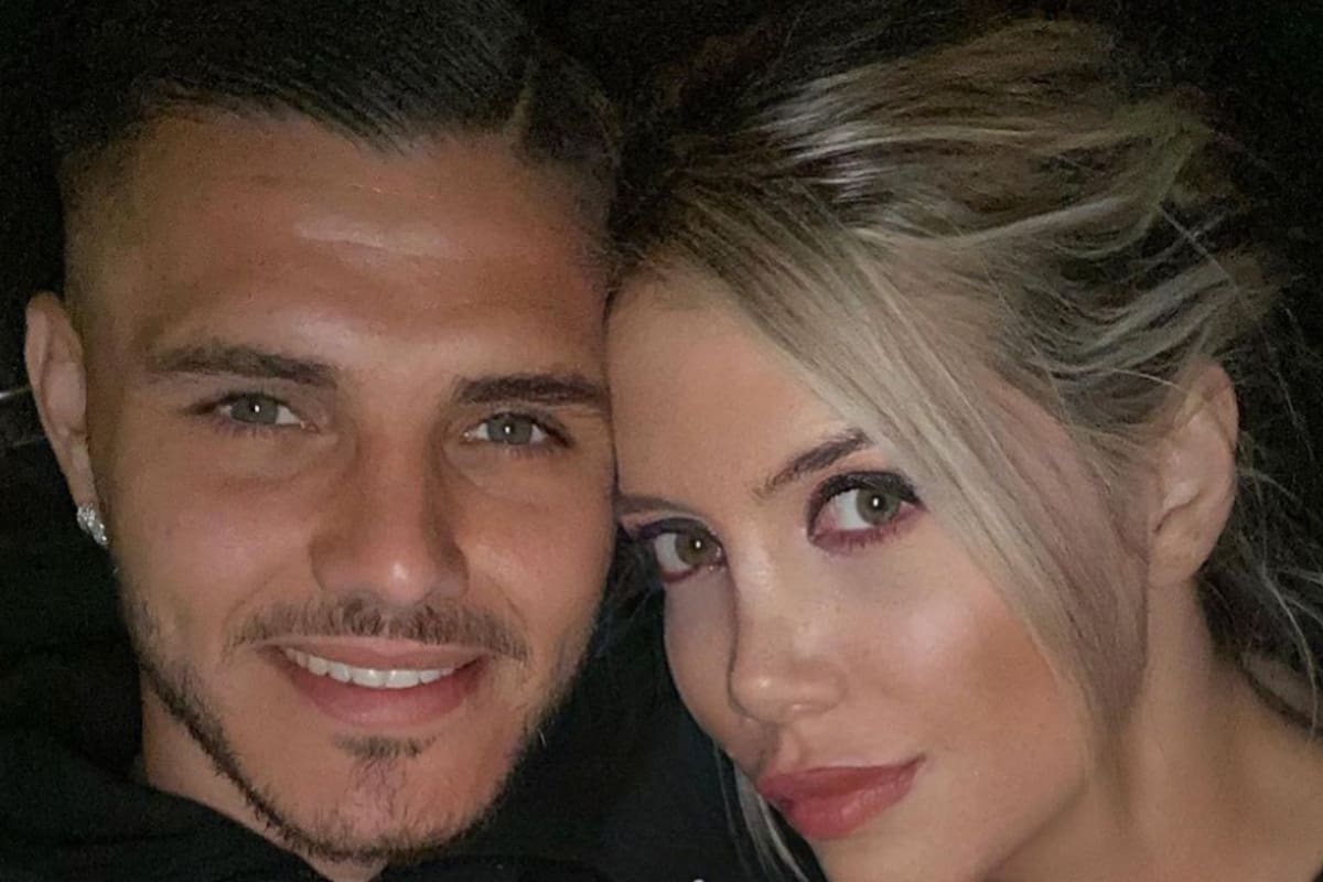 El futbolista y la empresaria se adelantaron a las Fiestas y armaron el árbol de Navidad junto a sus hijas