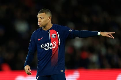 El futuro de Kylian Mbappé en París Saint-Germain puede estar atado a la continuidad o no del equipo francés en la Champions League