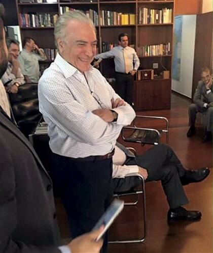 ¿El futuro presidente? Temer siguió todo por TV