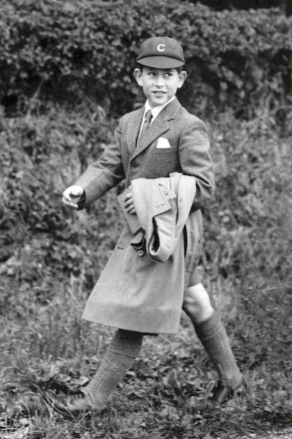 El futuro rey camino a Cheam School, el 27 de julio de 1958.