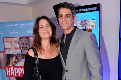 El galán bromeó sobre el uso que le dan él y su pareja a las redes sociales