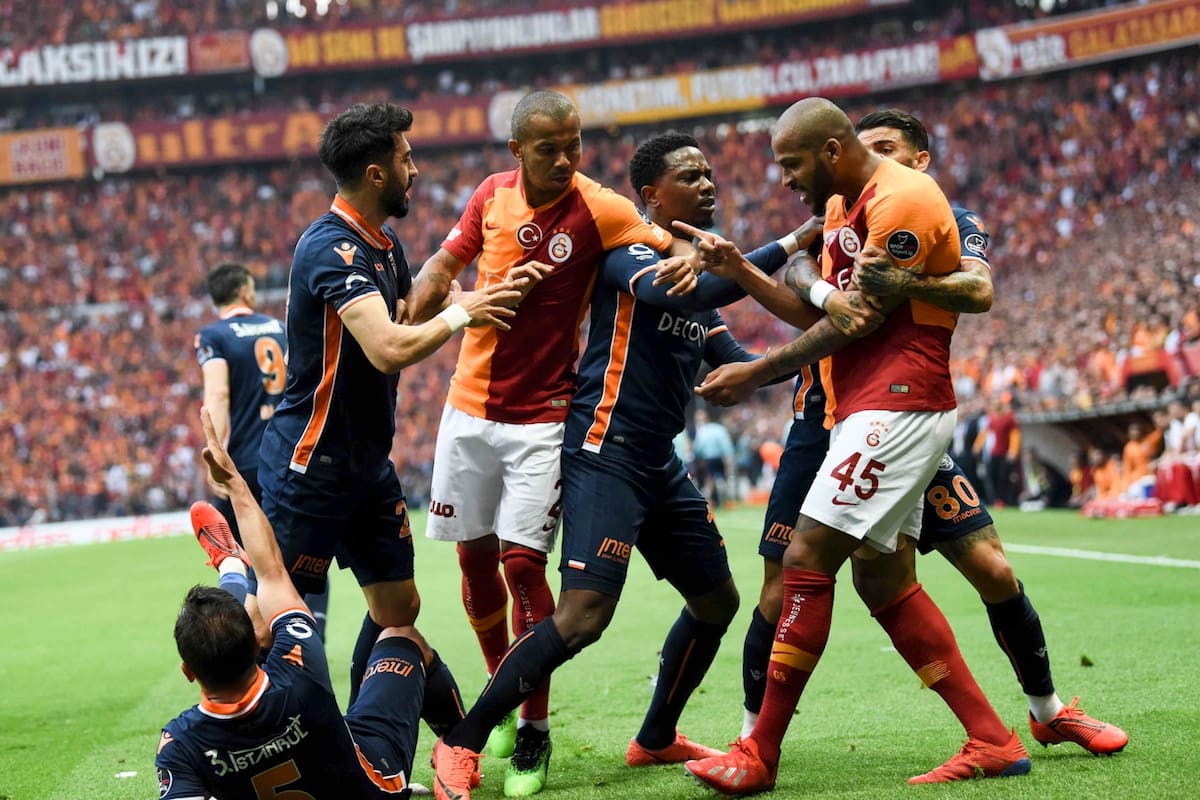 El Galatasaray se consagró campeón, tras los incidentes que se produjeron en el partido