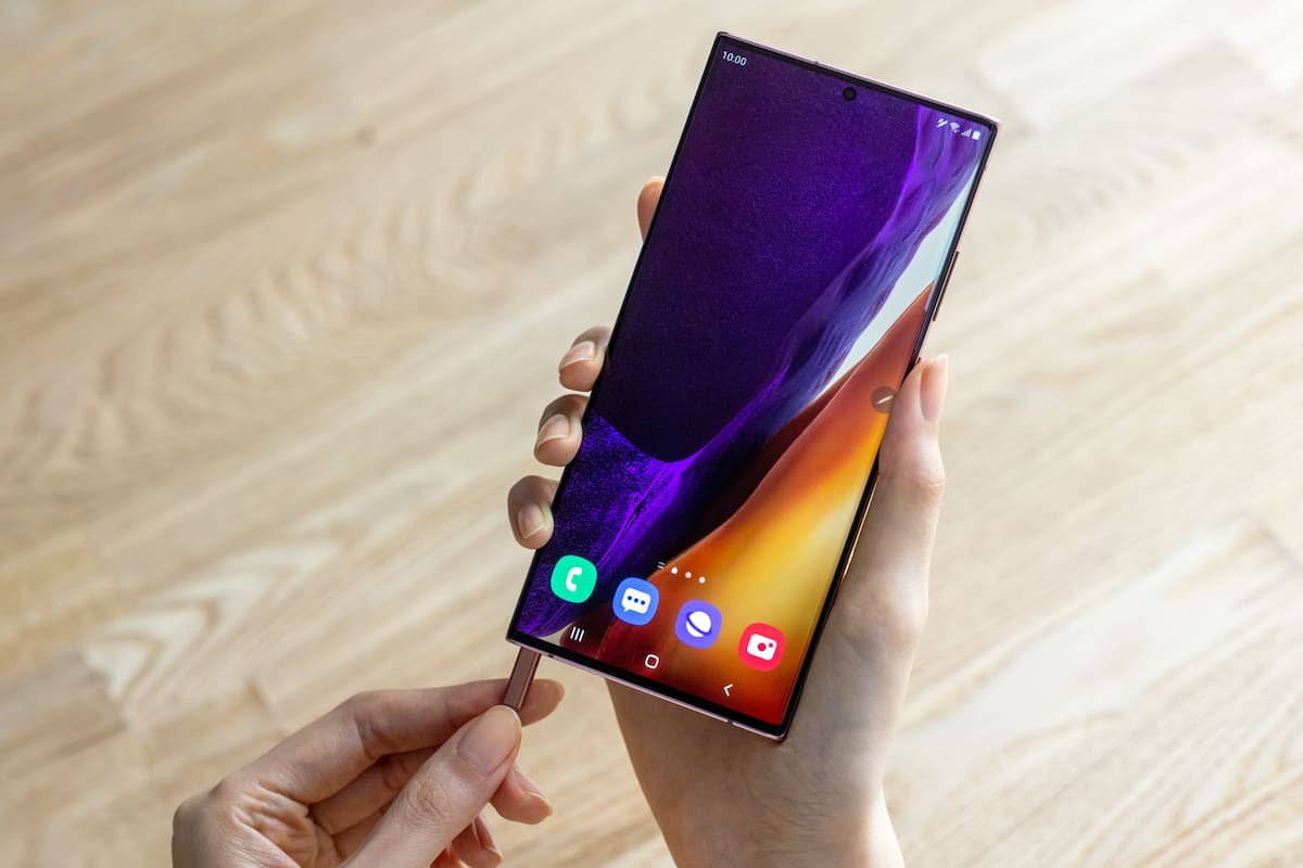 El Galaxy Note20 Ultra tiene una pantalla de 6,9 pulgadas con una actualización máxima de 120 Hz, pero es capaz de pasar a modos de menor frecuencia según el tipo de contenido visualizado