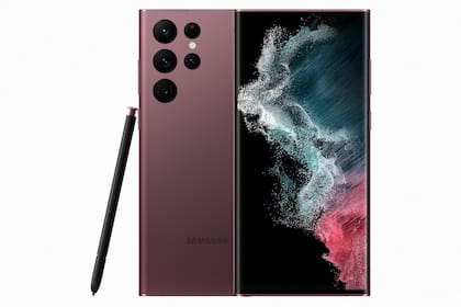 El Galaxy S22 Ultra tiene una pantalla de 6,8 pulgadas con actualización variable hasta 120 Hz