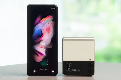 El Galaxy Z Flip3 tiene una pantalla interna plegable de 6,7 pulgadas y una externa de 1,9 pulgadas
