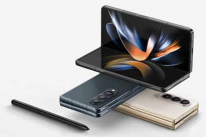 El Galaxy Z Fold4 tiene una pantalla interna plegable de 7,6 pulgadas, además de otra externa para usarlo cuando está cerrado; el resto del hardware es similar al de un Galaxy S22+