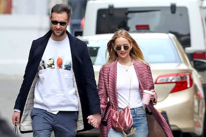El galerista comenzó a salir con la actriz en 2018 y le propuso matrimonio en febrero de este año