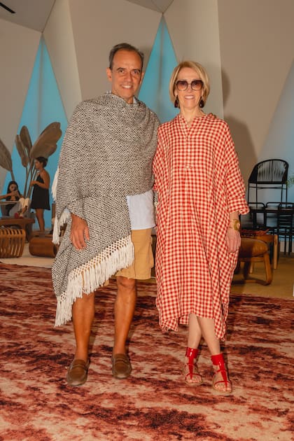 El galerista Juan Álvarez Márquez y la diseñadora de interiores francesa Odile Texier, invitada a la semana de diseño en Punta del Este