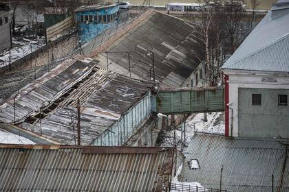 El galpón donde estaban las celdas de ejercicio en una cárcel de Rusia