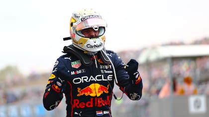 El ganador de la carrera Max Verstappen celebra en el parque cerrado durante el Gran Premio de F1 de Hungría en Hungaroring