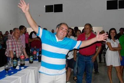 El ganador del Quini, durante la fiesta de celebración