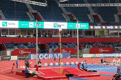 El garrochista sueco Armand Duplantis batió su propio récord mundial en Belgrado