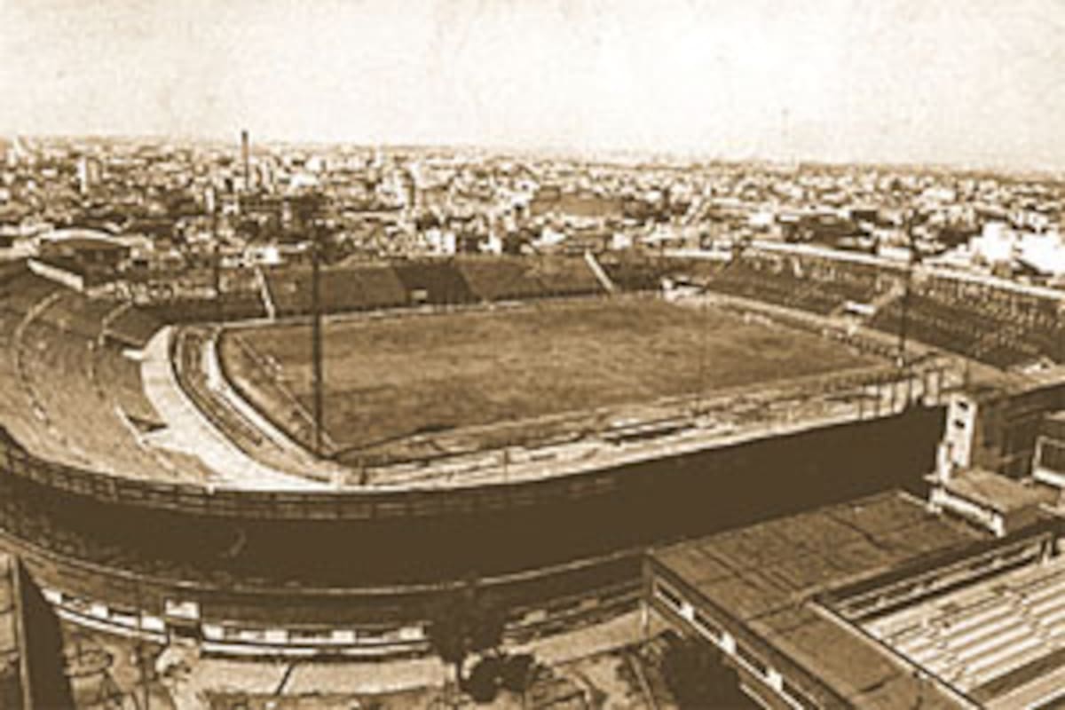 El Gasómetro, fútbol y boxeo. El legendario estadio de San Lorenzo en la avenida La Plata, tuvo en su ring a Pascualito Pérez; las viejas tribunas de madera soportaron estoicamente a una multitud