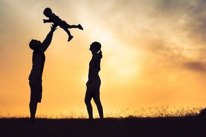 El gasto promedio anual para criar a un niño en las 100 áreas metropolitanas más grandes de Estados Unidos es de 22.989 dólares, aunque este costo varía considerablemente según la ciudad (Archivo)