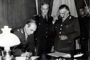 El general Cesáreo Cardozo, al asumir como jefe de la Policía Federal, en marzo de 1976
