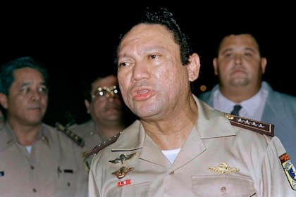 El general panameño Manuel Antonio Noriega en Panamá en mayo de 1989. (AP foto)