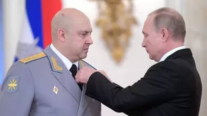 El general Sergei Surovikin es el nuevo comandante en jefe del presidente Putin para las tropas rusas en Ucrania.
