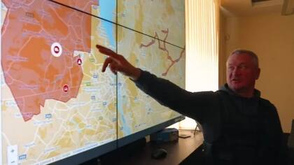 El general ucraniano Sergiy Knyazev rastrea el movimiento militar de Rusia hacia Kiev en una gran pantalla. Los ucranianos tuvieron mejores comunicaciones y logística