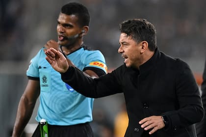 El gesto airado de Marcelo Gallardo; River recuperó el rumbo a tiempo y se acomodó como único líder en la Copa