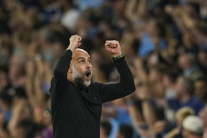 El gesto de asombro de Pep Guardiola por el golazo de Julián Álvarez.