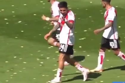 El gesto de Enzo Pérez a Marcos Rojo tras el gol de Salomón Rondón