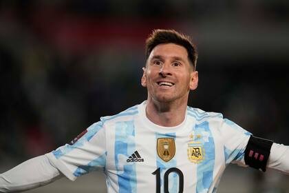 El gesto de Leo Messi con los hinchas que enamoró a todos al llegar a Ezeiza