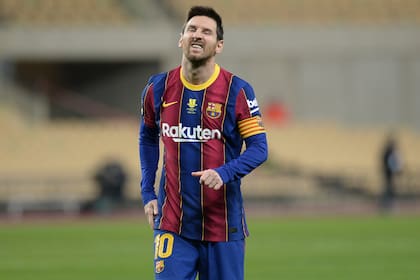 El gesto de Lionel Messi durante el partido que disputan el Barcelona y el Athletic Bilbao.