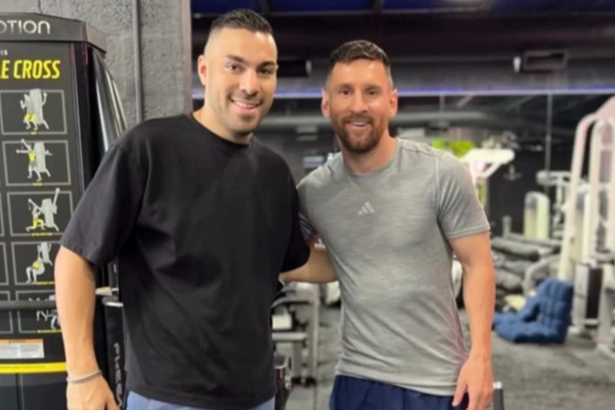 El gesto de Messi con un fanático mientras entrenaba en el gimnasio (Foto: X/@MessiXtra)