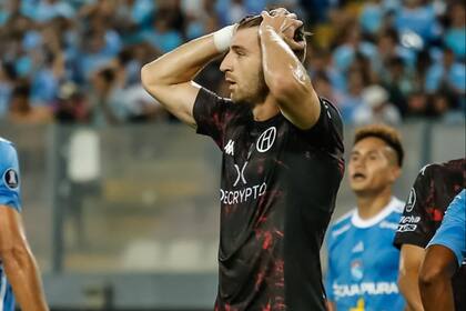 El gesto de Sauro es el de todo Huracán: al Globo se le escapó la chance de entrar en la Libertadores en la última jugada de la noche en Lima