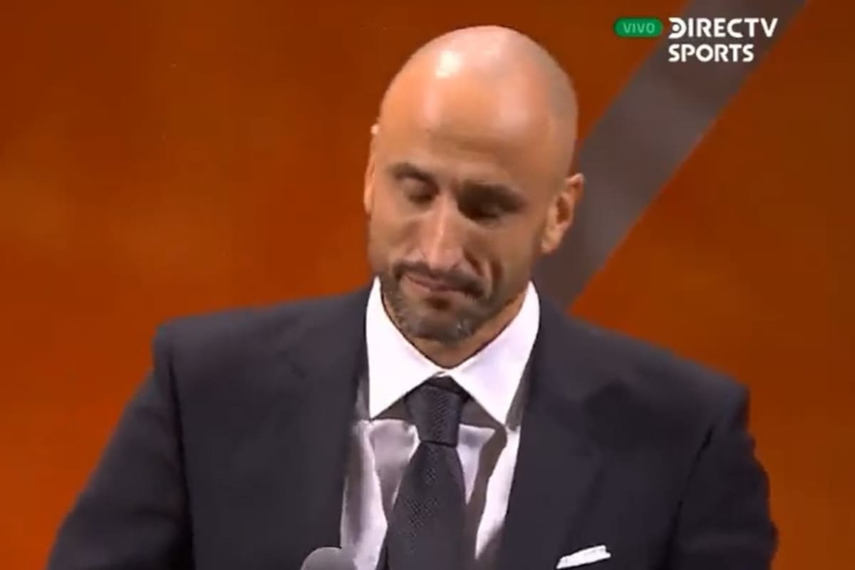 El gesto emocionado de Manu al referirse a su padre