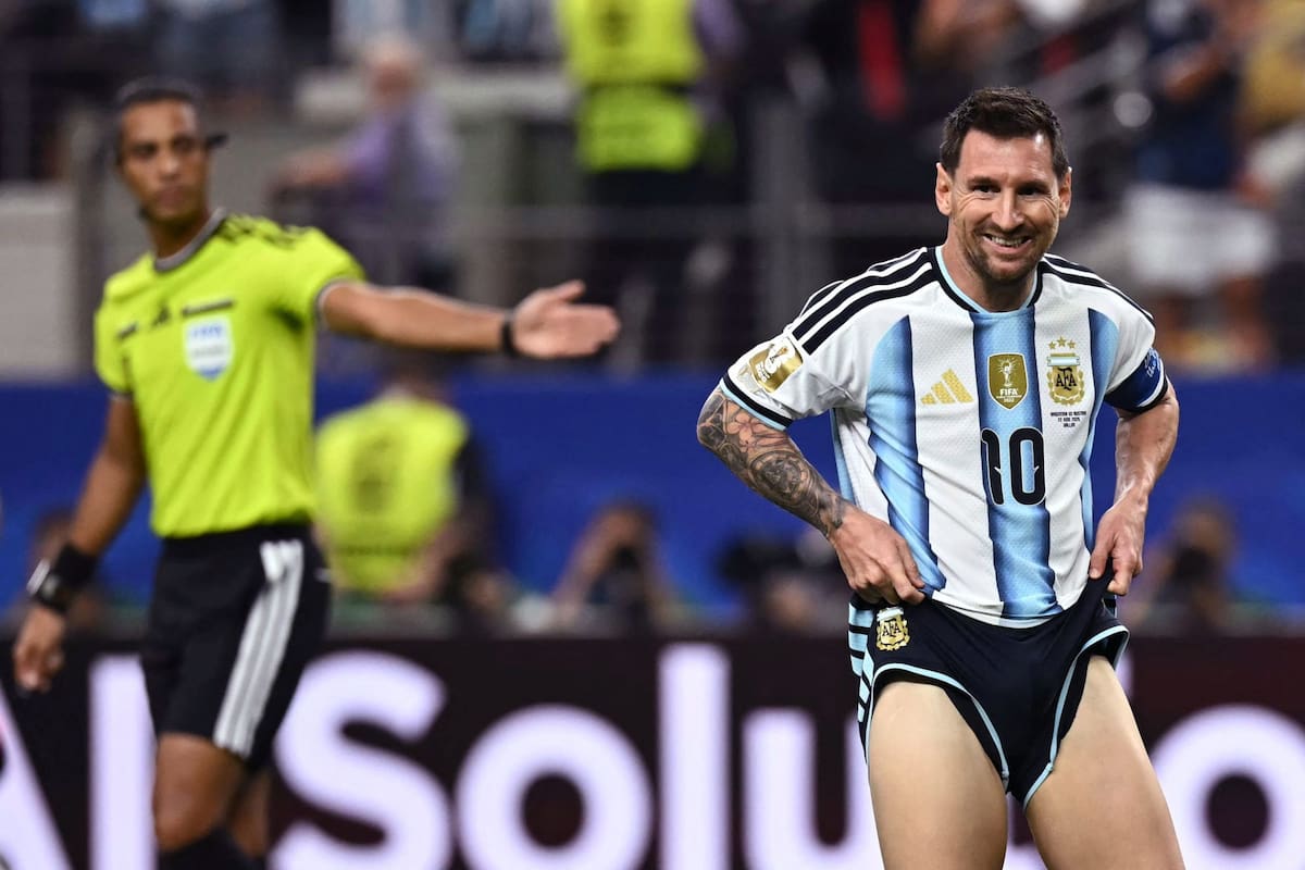 El gesto lúdico de Lionel Messi tras fallar un penal en el partido contra Austria, en el Mundial