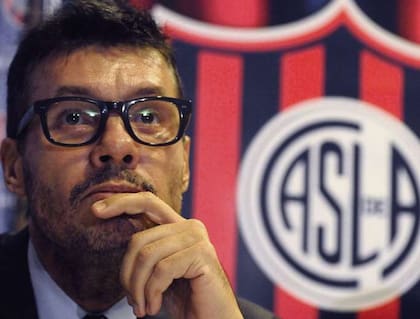 El gesto serio de Tinelli tiene una explicación: tras la Libertadores 2014, el Ciclón no volvió a sonreír