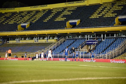 El Gigante de Arroyito, vacío, durante el último partido que pudo jugarse en la Copa Superliga: Rosario Central vs. Colón de Santa Fe.