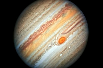 El gigantesco Júpiter reina estos días el cielo nocturno
