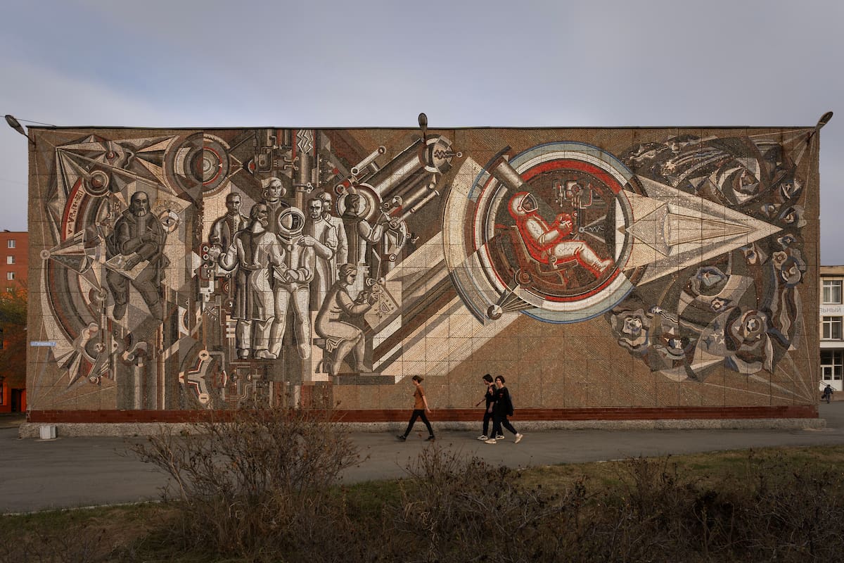 El gigantesco mosaico “La conquista del cosmos”, de Vladimir Mishin (1976), en Chelyabinsk, homenajea la hazaña de Yuri Gagarin