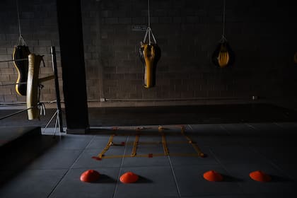 El gimnasio de box del Club Mitre mantiene las luces apagadas desde hace meses