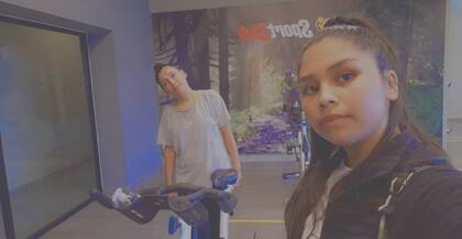 El gimnasio es una de las tantas cosas que comparten madre e hija.