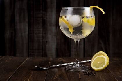 El gin tonic está de regreso hace rato, pero no siempre sale en casa como en los bares