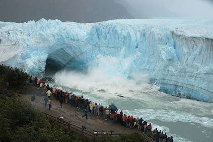 El glaciar Perito Moreno es el más conocido y visitado en el país.
