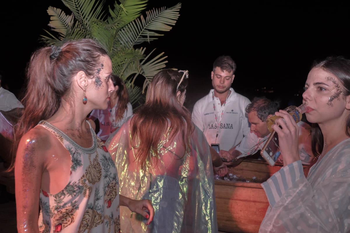 El glitter se impone en la noche esteña