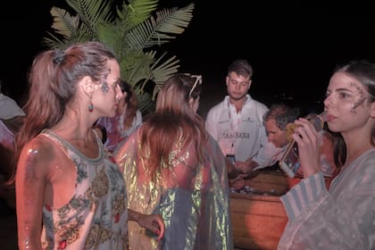 El glitter se impone en la noche esteña