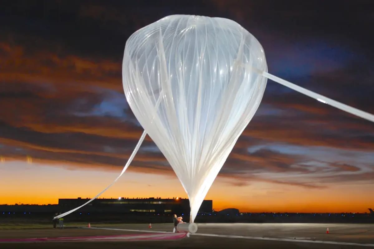 El globo Stratollite es un vehículo teledirigido que es llevado al borde del espacio por un sistema de gigantescos globos de altitud elevada.